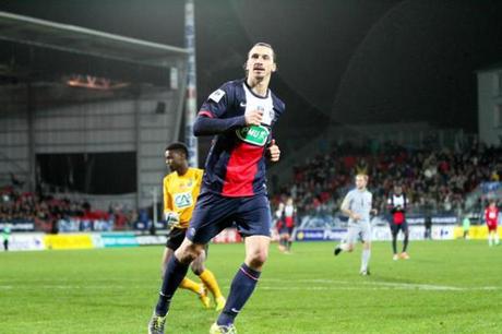 ibrahimovic-rigole-sur-la-standing-ovation-de-brest-iconsport_ker_080114_01_05,73659