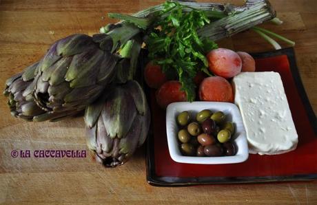 carciofi, olive nere e stracchino, artichokes, olives, soft cheese