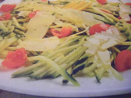 Carpaccio di zucchine con pomodorini e parmigiano