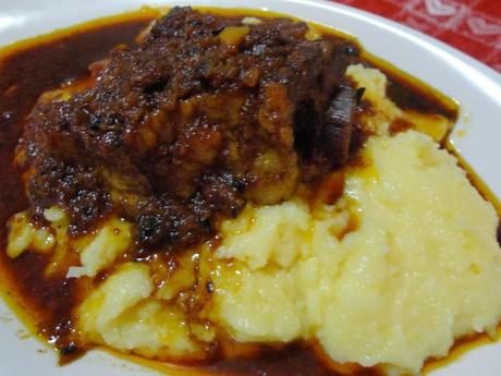 Polenta al sugo di costine di maiale