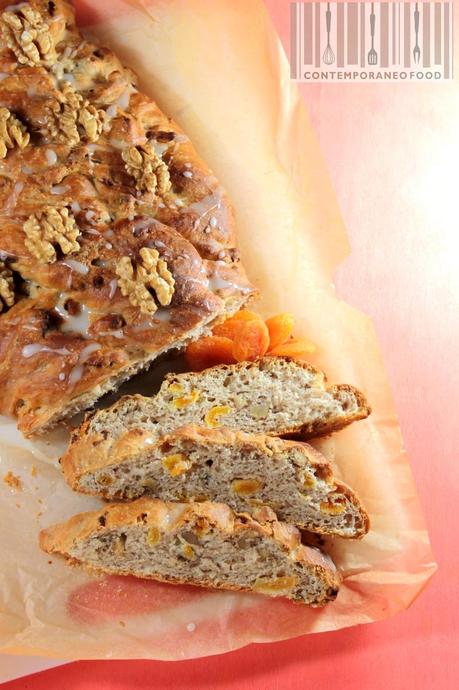 pane albicocche noci ricetta lievitati contemporaneo food Pane con albicocche e noci...ottimo come dolce e sfizioso come salato!