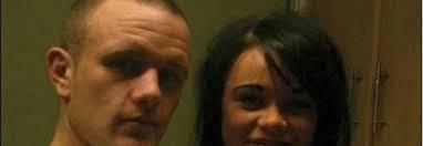 Se non accetti  il triangolo o non la chiami ogni due ore adesso vieni pugnalato...l'incredibile storia di