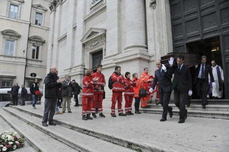 Il funerale del trans organizzato dalla Chiesa (e non da Luxuria)