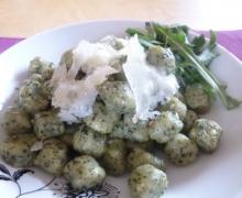 Gnocchi eco di ricotta, bucce di carote e mandorle