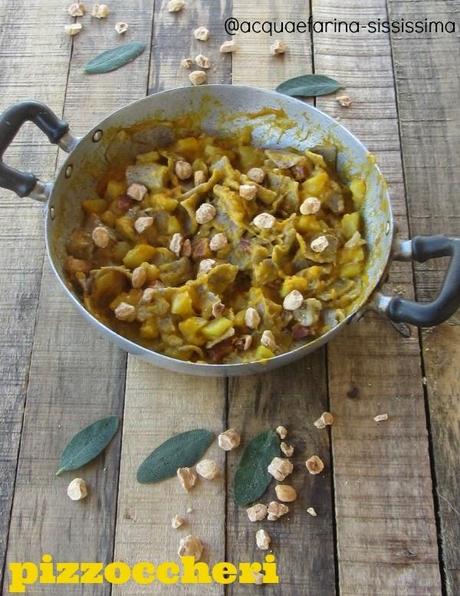 pizzoccheri con zucca, speck e nocciole