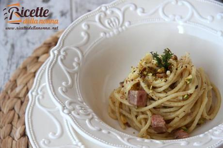 ricetta spaghetti tonno pistacchi