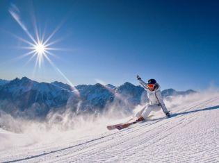 NEWS. DOLOMITI.IT: Ski & Fun per chi ama sciare fino a primavera. Skipass gratuito per la ski area di Plan de Corones e comfort al Mirabell.