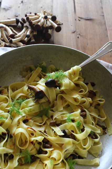 Tagliatelle con funghi pioppini e finocchi