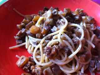 Spaghetti di farro con crema di anacardi al timo e melanzane saltate in padella