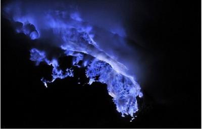 INDONESIA – Il vulcano Kawah e il mistero della lava blu +Foto e Video