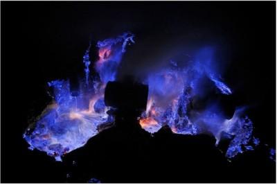 INDONESIA – Il vulcano Kawah e il mistero della lava blu +Foto e Video