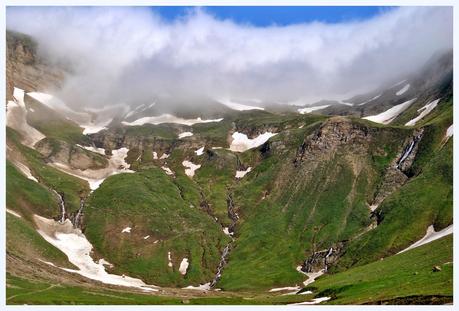 Vagarono due giorni nella prigione di neve!