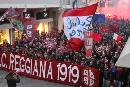 Reggiana, i tifosi in protesta al Comune(VIDEO)