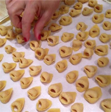 I caplèt. I cappelletti romagnoli