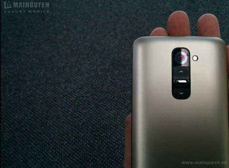 LG G2 Gold1 Le prime foto di LG G2 Gold appaino sul web smartphone  LG G2 Gold LG G2 