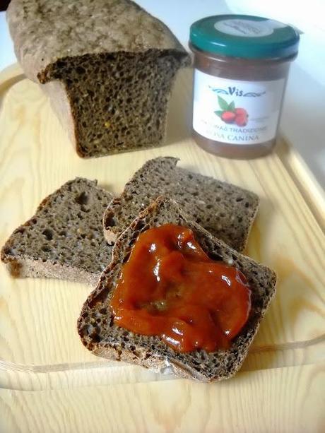 Pane alla segale e semi