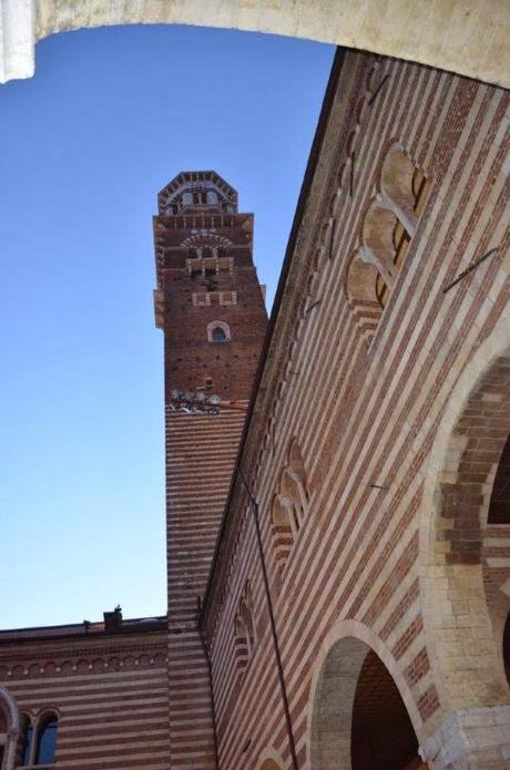 La torre dei Lamberti, lo stelo di luce.