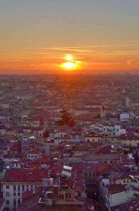 La torre dei Lamberti, lo stelo di luce.