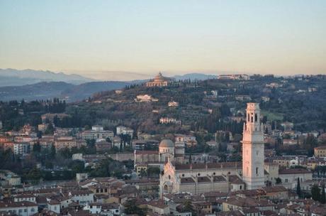 La torre dei Lamberti, lo stelo di luce.