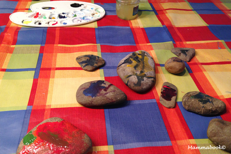 Attività artistiche per bambini: dipingiamo i sassi - Painting stones with kids