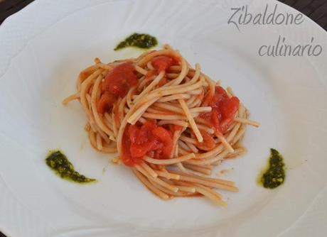 Spaghetti di riso con pomodoro e....