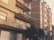 Muore fili addosso, folgorato scarica elettrica