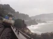 Frana sulla ferrovia. Deraglia treno Milano-Ventimiglia