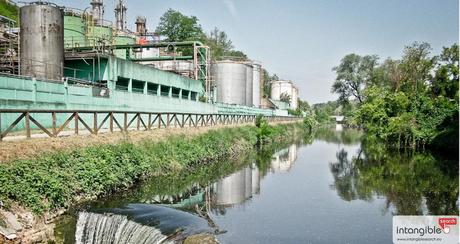 Sulle sponde del fiume invisibile