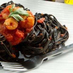 tagliolini-al-nero-di-seppia-e-gamberoni