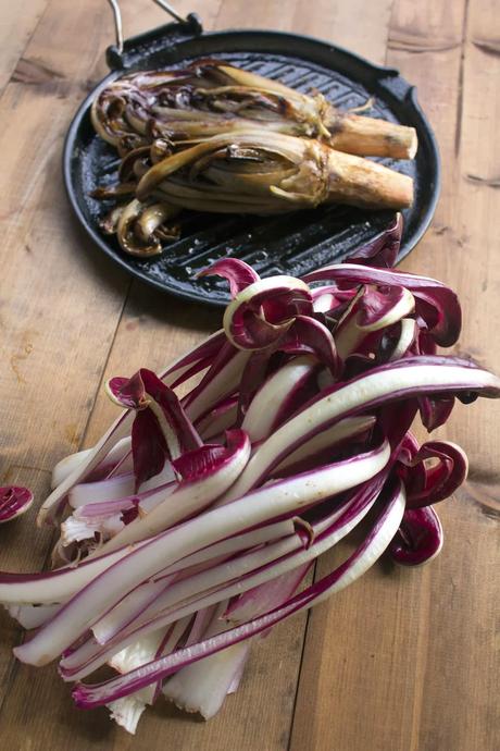 Radicchio trevigiano alla piastra con pecorino e mela rossa