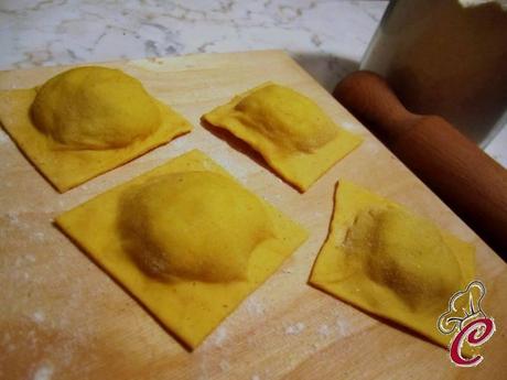 Ravioli di zucca con ripieno al branzino: il formato prescelto di una coccola rara, ma ben elaborata