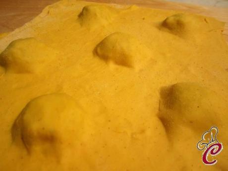 Ravioli di zucca con ripieno al branzino: il formato prescelto di una coccola rara, ma ben elaborata