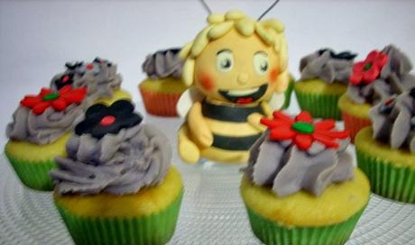 CUP CAKE ALLA MANDORLA CON GANACHE AL CIOCCOLATO BIANCO