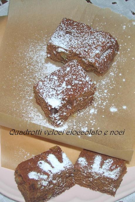 I Quadrotti veloci al cioccolato e alle noci e facciamo finta!