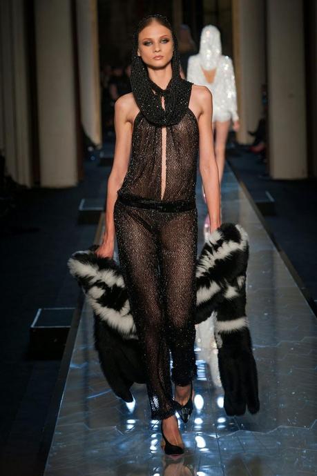 Le sirene di Versace e l'impegno di Raf Simons per Dior