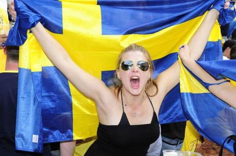 Swedish+fan+holding+the+flag+in+Kiev