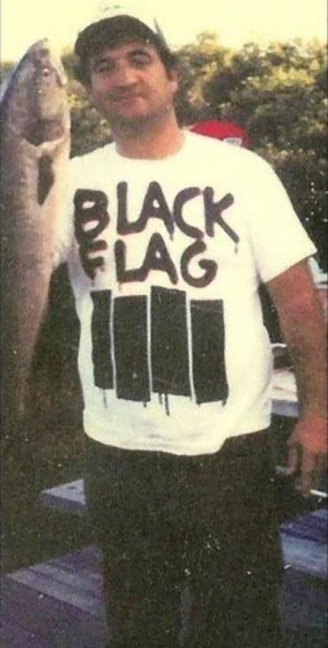 John  Belushi with big fish and black falg t-shirt - from www.flickr.com - celebs celebrities fishing personaggi famosi a pesca pescatori famosi amanti della pesca - célébrités qui aiment pêcher. pêcheurs célèbres. Les sportifs, des politiciens, des acteurs et des musiciens qui sont passionnés par la pêche. celebrities who love to fish. fishermen famous. The sportsmen, politicians, actors, and musicians who are passionate about fishing. i personaggi famosi che amano pescare. i pescatori famosi.  Gli sportivi, i politici, gli attori, e i musicisti che sono appassionati di pesca. celebritati care iubesc sa pescuiasca. pescari celebri. Sportivi, politicieni, actori, muzicieni ai care sunt pasionati de pescuit. celebridades que aman pescar. pescadores famosos. Los deportistas, políticos, actores y músicos que son apasionados de la pesca. celebridades que gostam de peixe. pescadores famosos. Os desportistas, políticos, atores e músicos que são apaixonados por pesca. të famshëm që e duan të peshkut. peshkatarët famshme. Të sportistë, politikanë, aktorë, dhe muzikantë të cilët janë të pasionuar për peshkim. beroemdheden die dol op vis. vissers beroemd. De sporters, politici, acteurs en muzikanten die over vissen hartstochtelijk bent. Prominente, die Liebe zu fischen. Fischer berühmt. Die Sportler, Politiker, Schauspieler und Musiker, die leidenschaftlich über Angeln sind. balık seviyorum ünlüler. ünlü balıkçılar. Balıkçılık hakkında tutkulu sporcular, politikacılar, aktörler ve müzisyenler. hírességek, akik szeretnek horgászni. halászok híres. A sportolók, politikusok, színészek és zenészek, akik szenvedélyesen halászat.