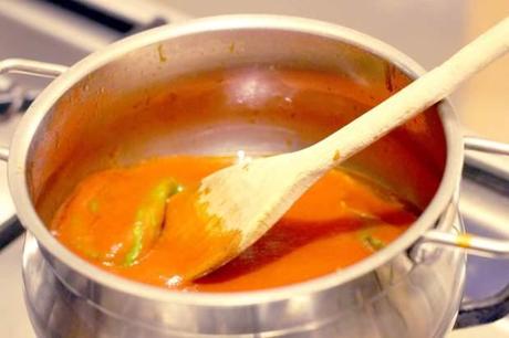 Sugo per preparare la gelée di pomodoro