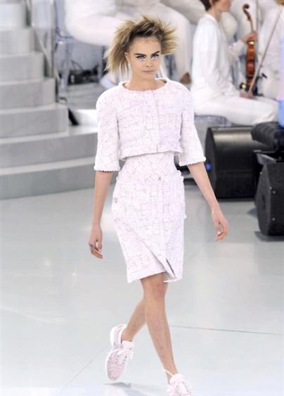 Chanel-HC-RS14-2834_main_image_defile