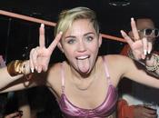 Miley Cyrus esibisce gennaio speciale Unplugged