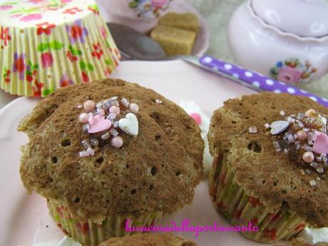 Cupcakes al cacao con confettura di pesche e olivello spinoso