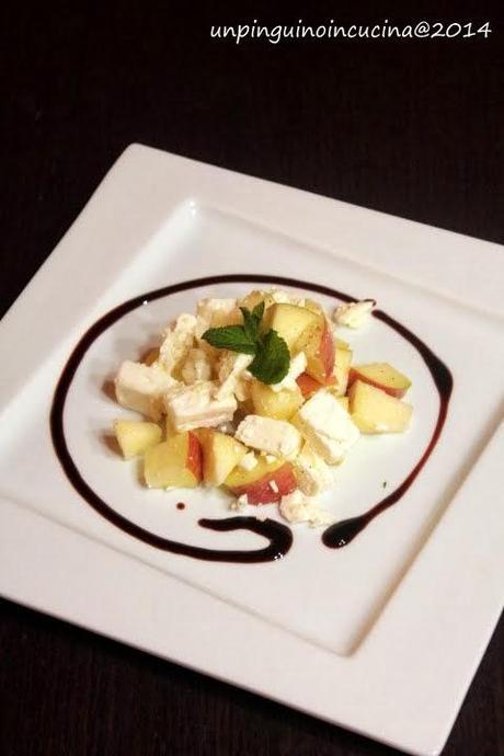 Insalatina di mele e feta con glassa al balsamico