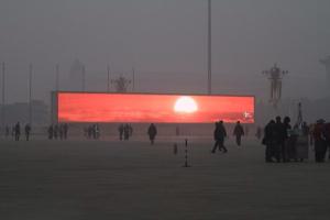 megaschermo-tramonto-pechino-inquinamento