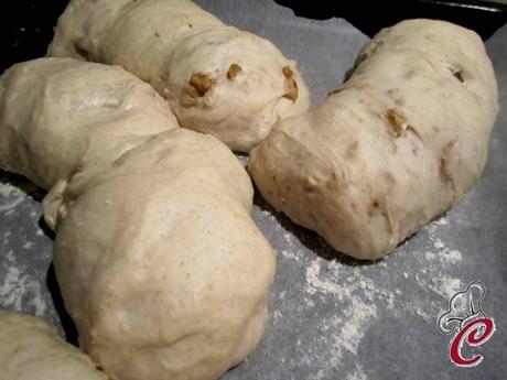 Filoncini al farro con le noci: nuvole di fragrante piacere che coccolano il palato e alimentano l'orgoglio