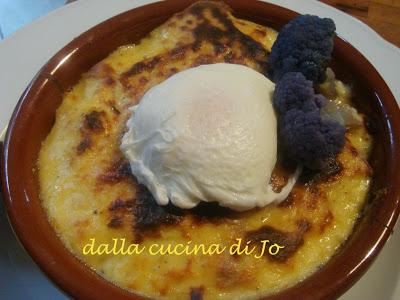 Cavolfiore violetto al gratin con uovo poché