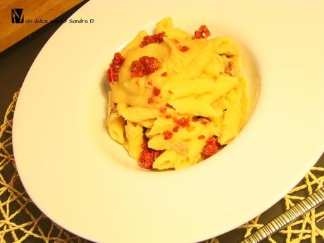 64.a_mezze penne col macco di fave e prosciutto crudo