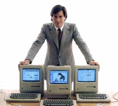 steve introducing the original macintosh IL PRIMO MACONTOSH COMPIE 30 ANNI 