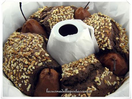 Torta al cioccolato fondente con pere e nocciole al marsala