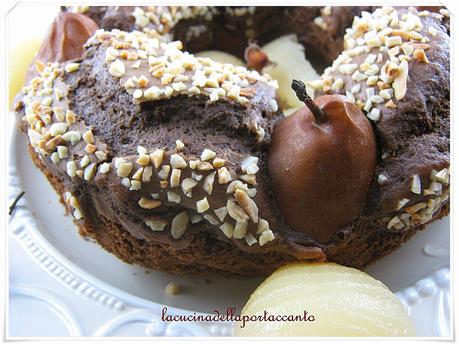 Torta al cioccolato fondente con pere e nocciole al marsala