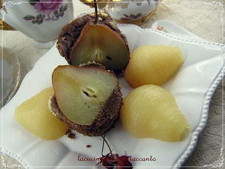 Torta al cioccolato fondente con pere e nocciole al marsala